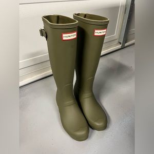New Hunter tall rain boots size 7 women green color